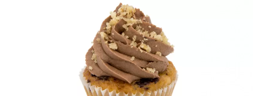 Banane-Schoko Cupcake: Veganer Bananen-Cupcake und Schoko-Creme mit Bananen-Crunch