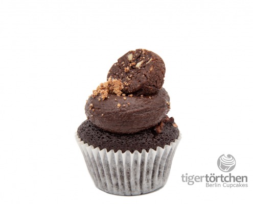 Dark-Cookie Cupcake: Schoko-Cupcake mit Kakao-Nibs und Schoko-Keks
