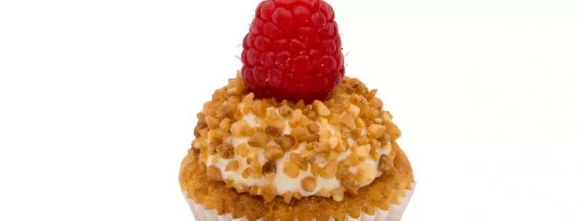 Frankfurter-Kranz Cupcake: Vanille Cupcake & Vanille-Krokant Creme und Himbeere
