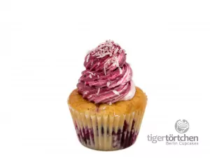 Kokos-Cassis Cupcake: Kokos-Johannisbeer-Cupcake und Cassis-Creme