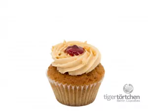 Peanut-Butter Cupcake Peanut-Butter Cupcake: Veganer Erdnuss-Cupcake und Erdnusscreme mit Johannisbeer-Gelee