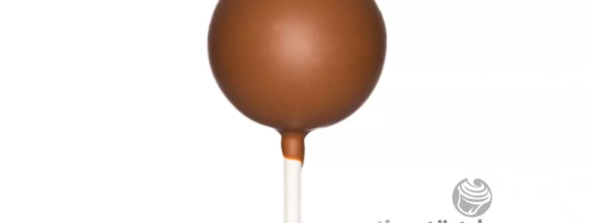 Feine-Mandel Cake-Pop: Schoko-Mandel-Kuchen mit Vollmilch-Schokoladenhülle
