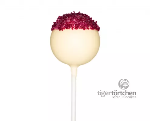 Kokos-Cassis Cake-Pop: Kokoskuchen mit weißer Schokoladenhülle und Cassis