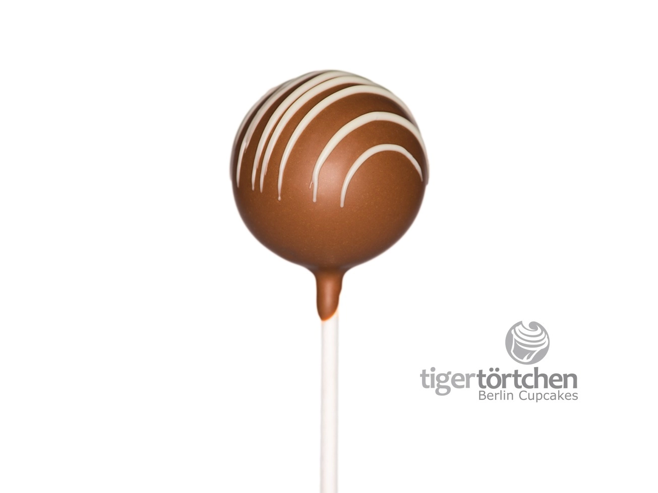 Triple-Choc Cake-Pop Triple-Choc Cake-Pop: Schoko-Kuchen mit Vollmilch- und weißer Schokoladenhülle