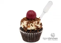 Black-Forest Cuptail: Schoko-Cupcake mit Kirsche und Kirschwasser-Infusion
