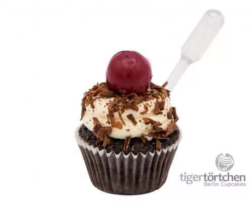 Black-Forest Cuptail: Schoko-Cupcake mit Kirsche und Kirschwasser-Infusion