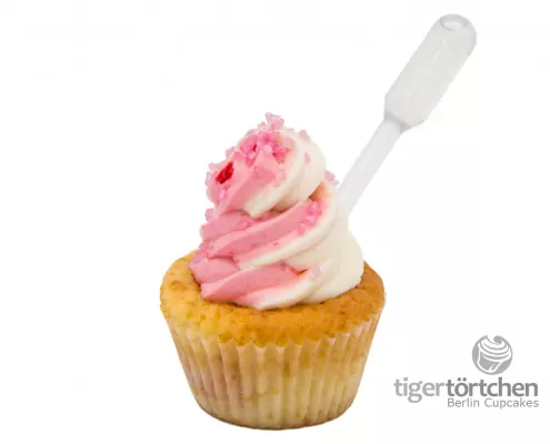 Erdbeer-Daiquiri Cuptail: Vanille-Cupcake und Vanille-Erdbeer-Topping mit Rum-Infusion