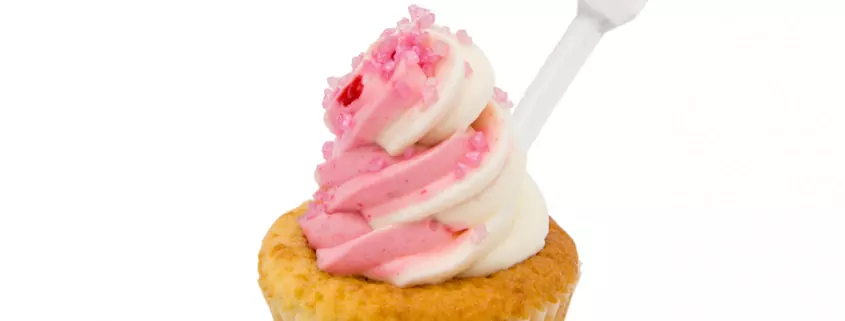 Erdbeer-Daiquiri Cuptail: Vanille-Cupcake und Vanille-Erdbeer-Topping mit Rum-Infusion