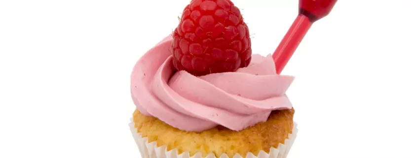 Raspberry-Cream Cuptail: Vanille-Cupcake und Himbeer-Topping mit Himbeer-Infusion