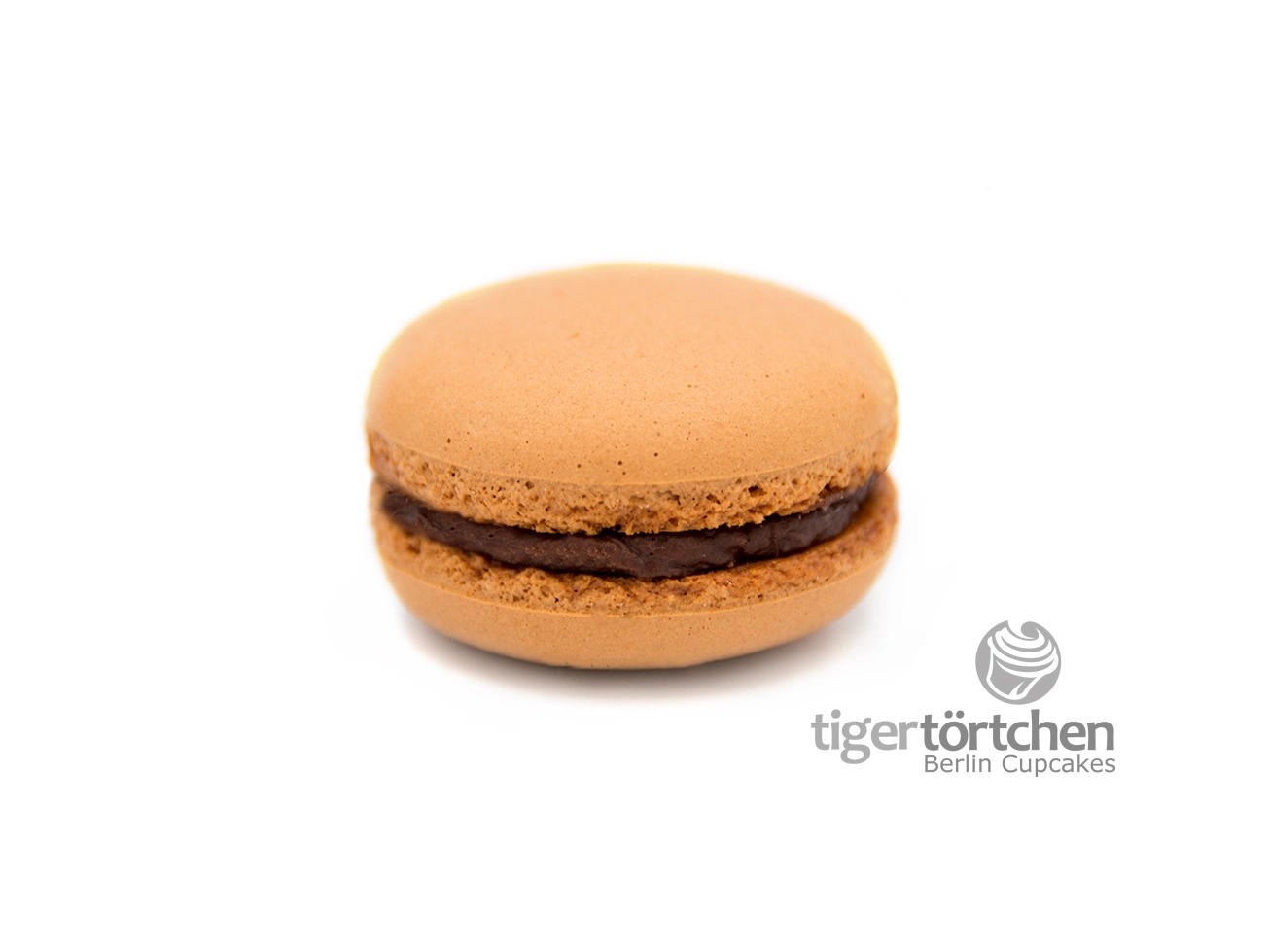 Schoko-Nuss Macaron: Macaron mit einer Füllung aus Schokolade und Haselnuss