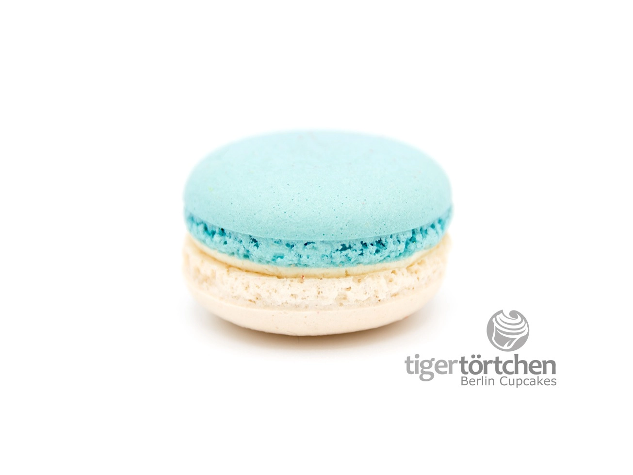 Tonka Macaron: Macaron mit einer Füllung aus Tonka und weißer Schokolade
