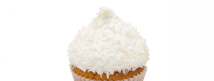 Kokos-Kuss Cupcake: Kokos-Cupcake und luftig-süßes Topping