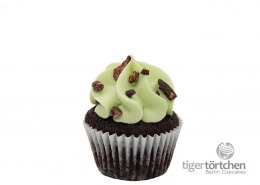 Schoko-Minze Cupcake: Schoko-Cupcake und Minz-Topping mit Kakao-Nibs