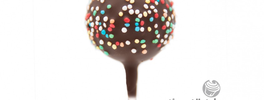 Marmor Pop Cake-Pop: Vanille-Schoko-Kuchen mit Zartbitter-Schokoladenhülle