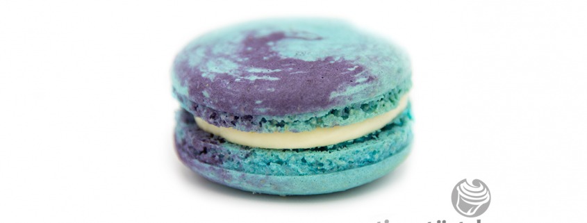 Joghurt-Waldbeere Macaron: Macaron mit einer Füllung aus Joghurt und Waldbeere