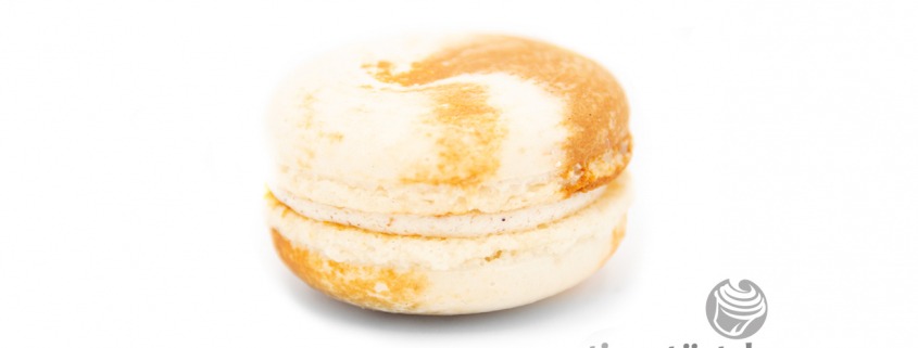 Apfel-Zimt Macaron: Macaron mit einer Füllung aus einem Apfel-Zimt-Kompott