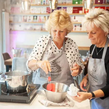 Vermengen der Zutaten unserer 1:2:3 Buttercreme Privater Backkurs Berlin Cupcakes tigertörtchen