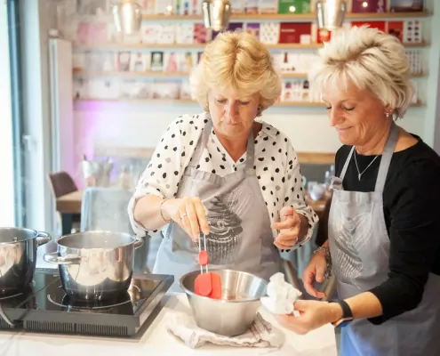 Vermengen der Zutaten unserer 1:2:3 Buttercreme Privater Backkurs Berlin Cupcakes tigertörtchen